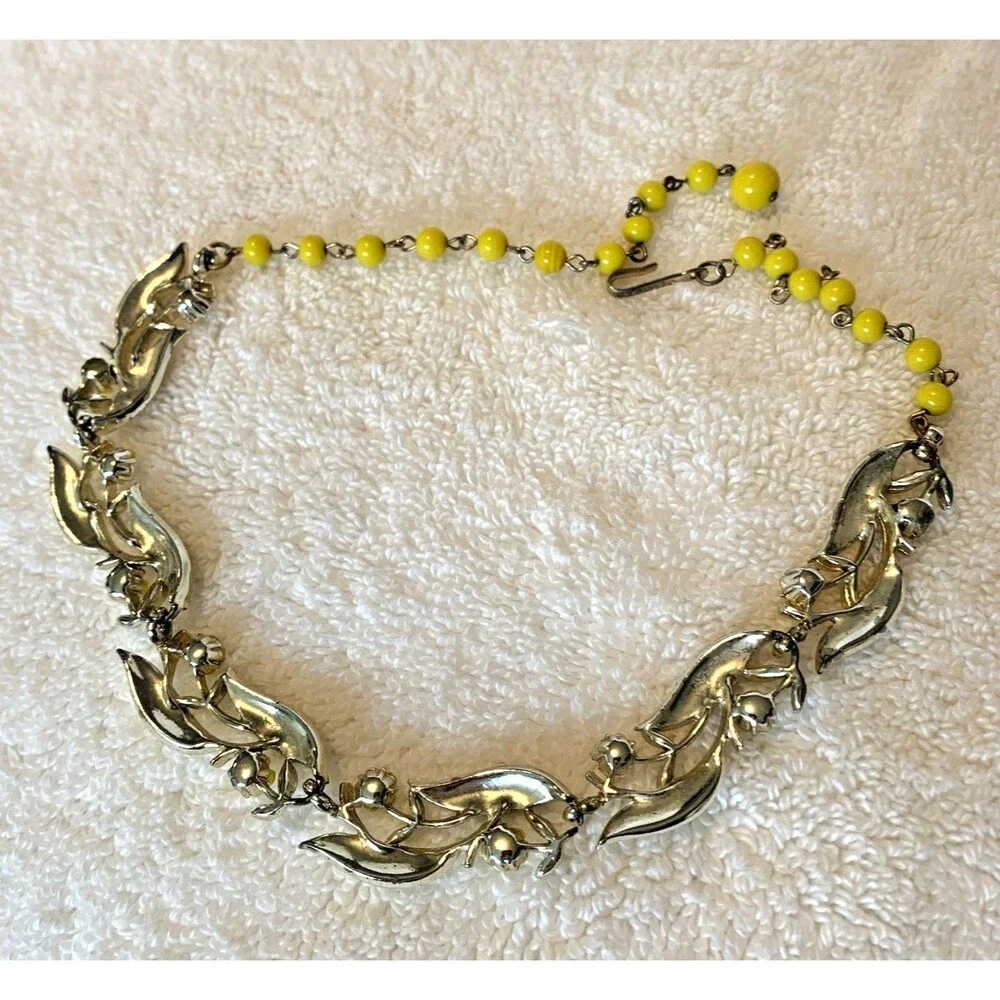 Vintage Lisner Yellow Enamel Floral Necklace Mid-Century Statement *Flaws Noted - Picture 4 of 11